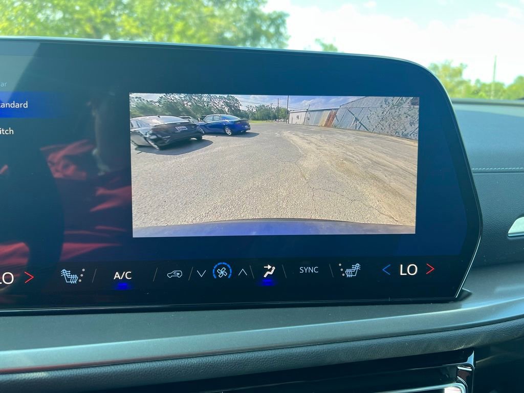 New 2026 Chevrolet Traverse LT image 11