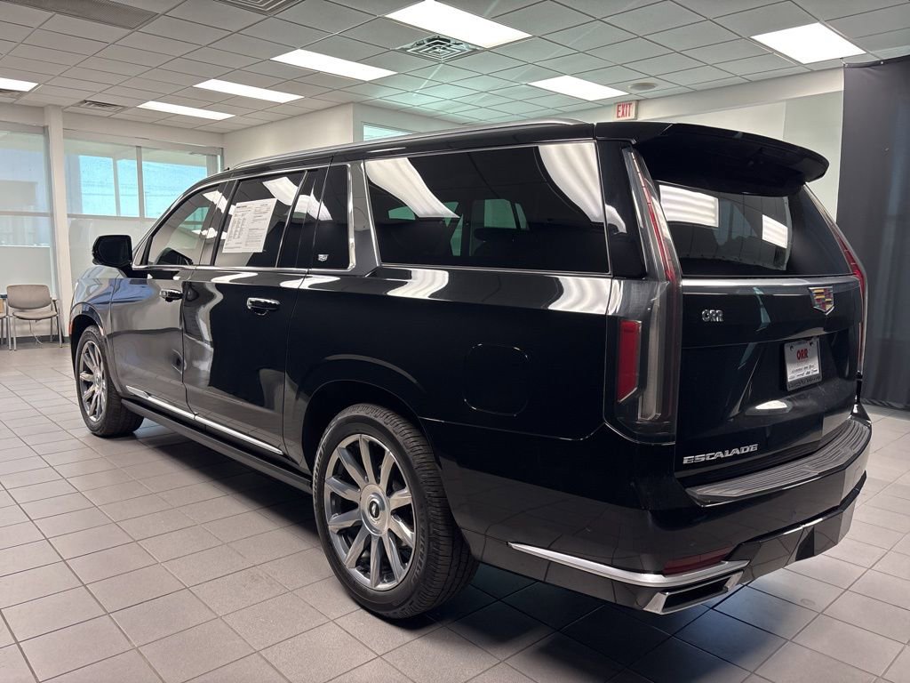 Used 2022 Cadillac Escalade ESV Premium Luxury Platinum image 5