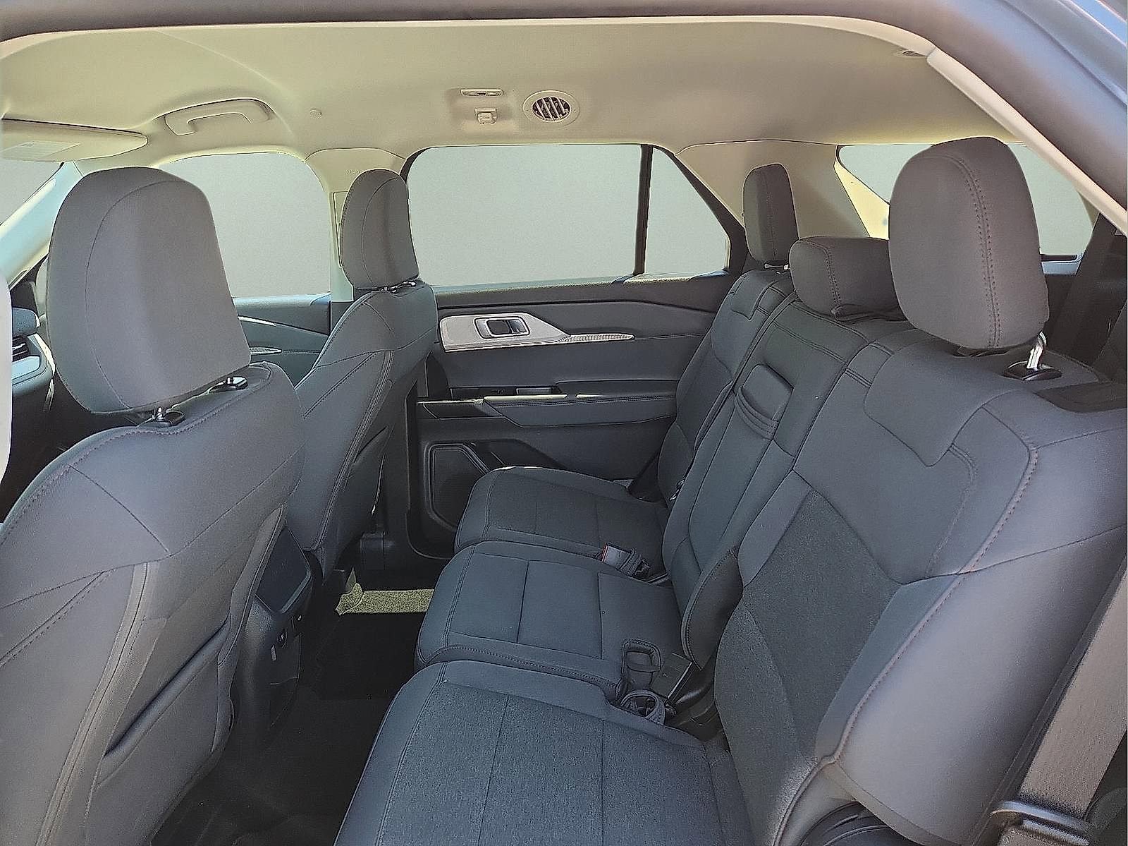 Used 2025 Ford Explorer Active AWD/4WD image 10