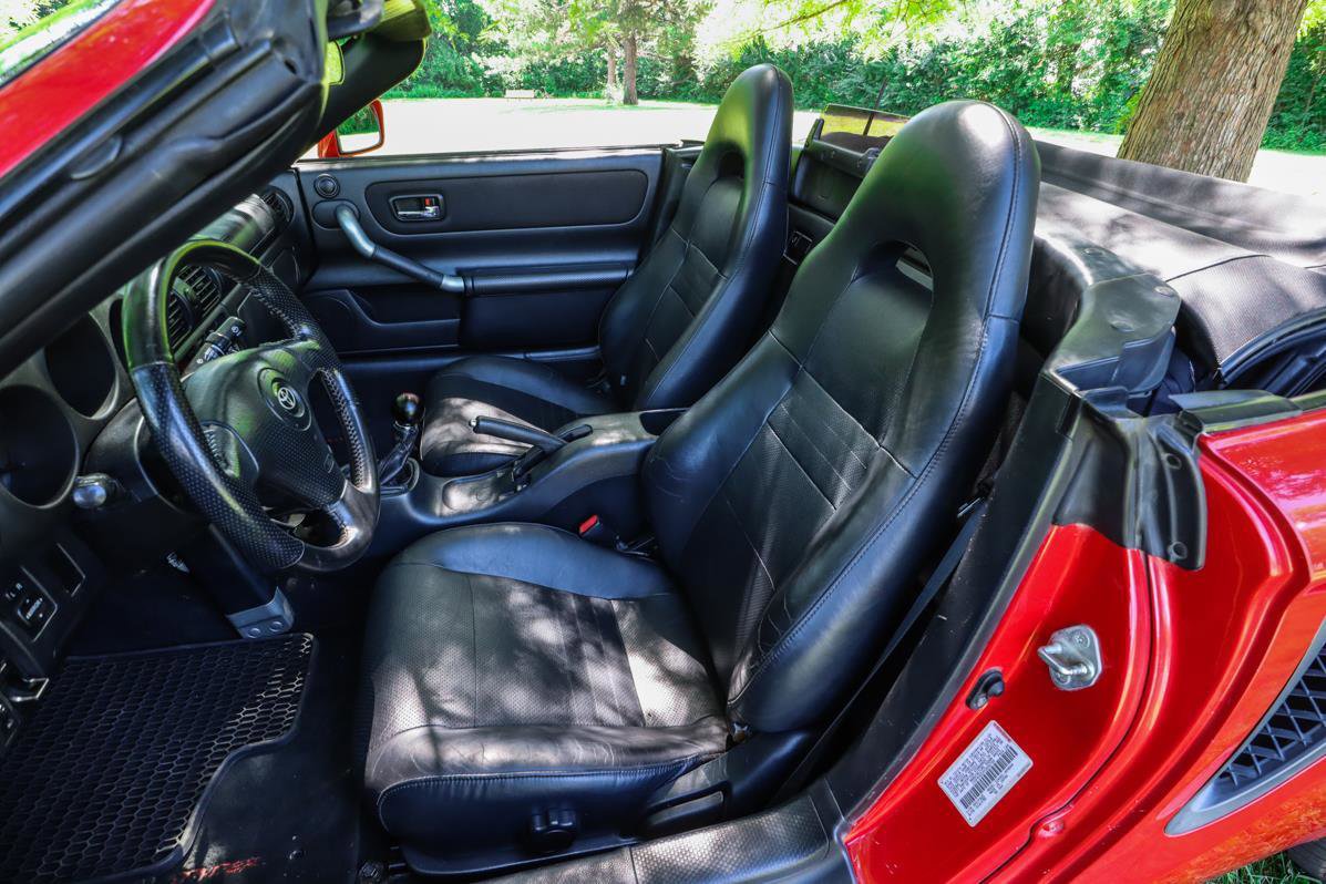 Used 2000 Toyota MR2 Base image 35