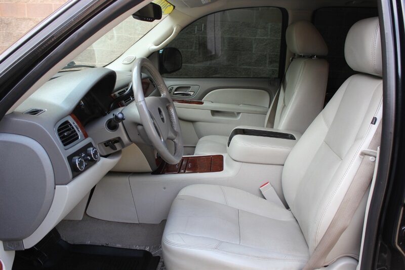 Used 2010 Chevrolet Tahoe LTZ AWD/4WD image 10