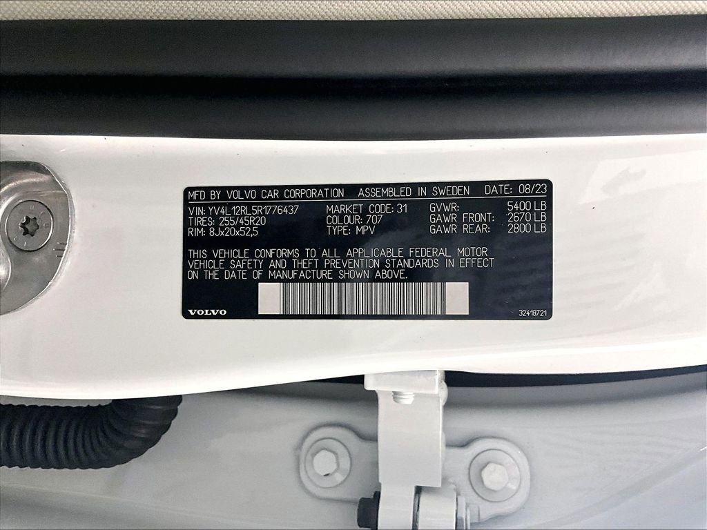 Used 2024 Volvo XC60 B5 Plus image 33