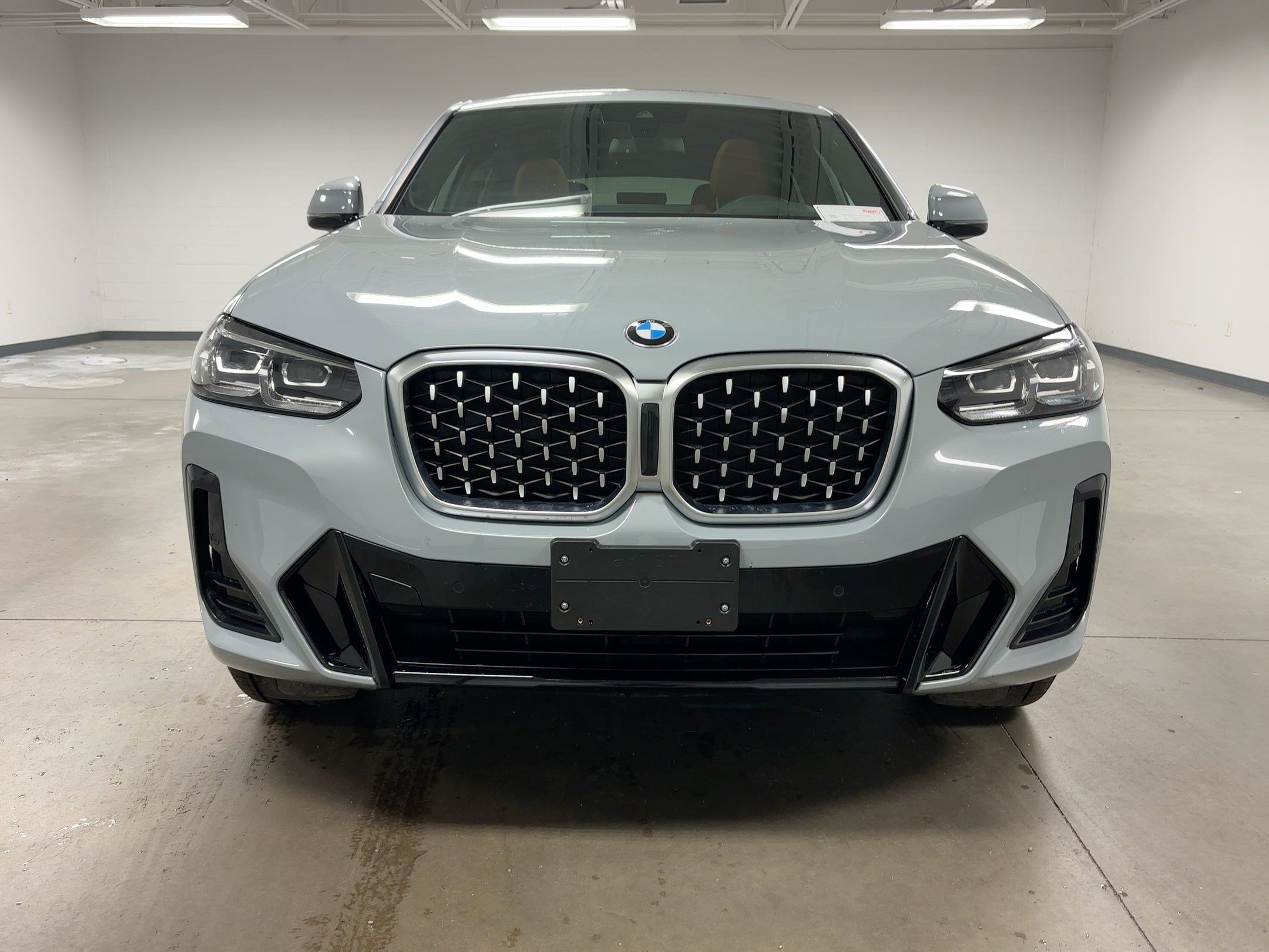 Certified 2025 BMW X4 xDrive30i image 5