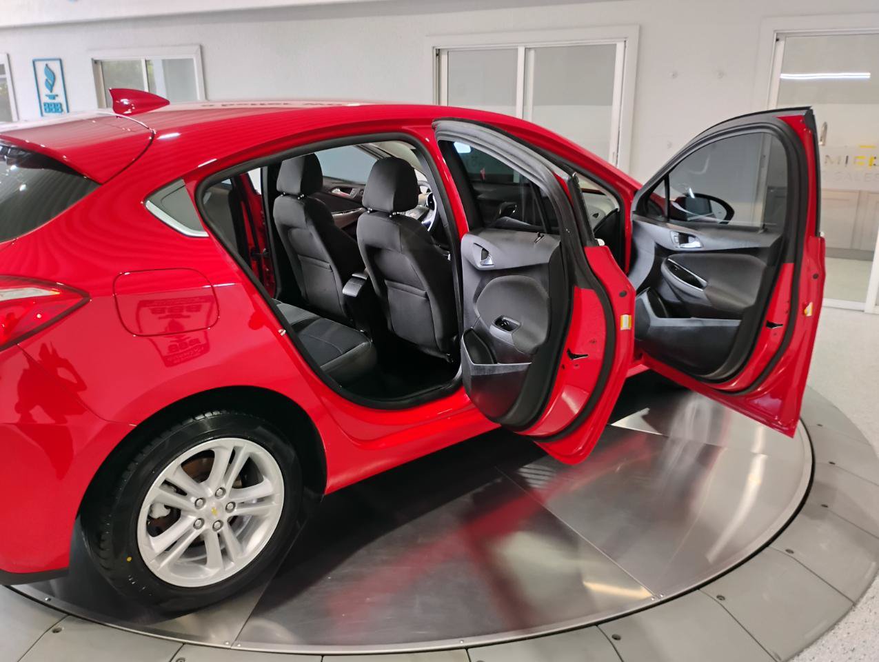 Used 2017 Chevrolet Cruze LT w/ Convenience Package FWD image 72