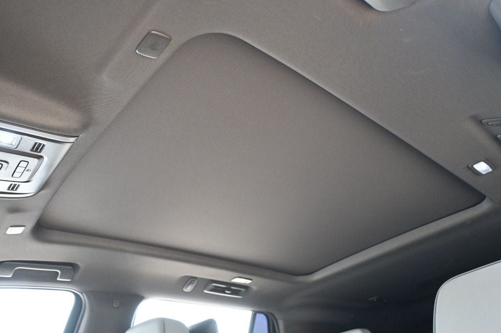Used 2023 GMC Yukon SLT RWD image 25
