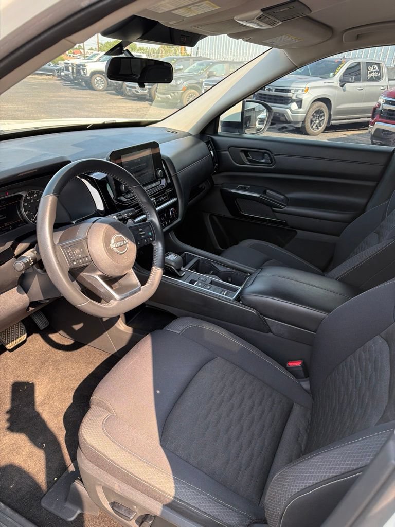 Used 2024 Nissan Pathfinder SV FWD image 5