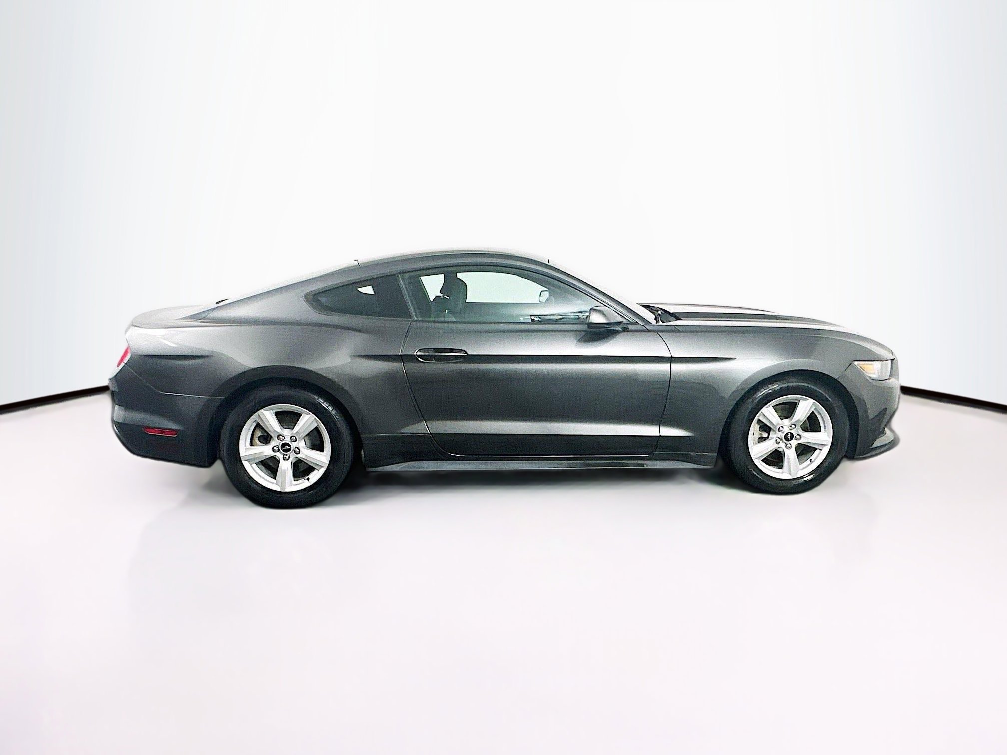 Used 2017 Ford Mustang V6 image 10