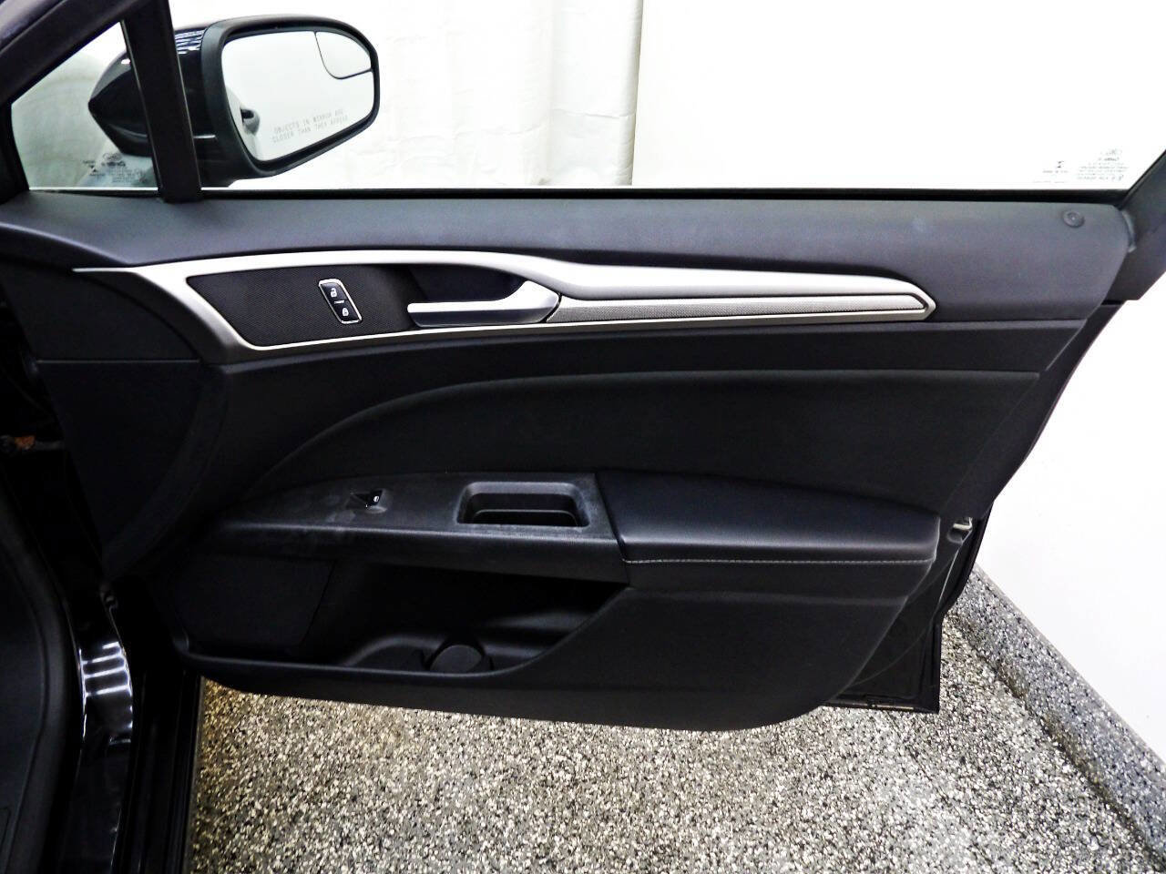 Used 2018 Ford Fusion SE image 11