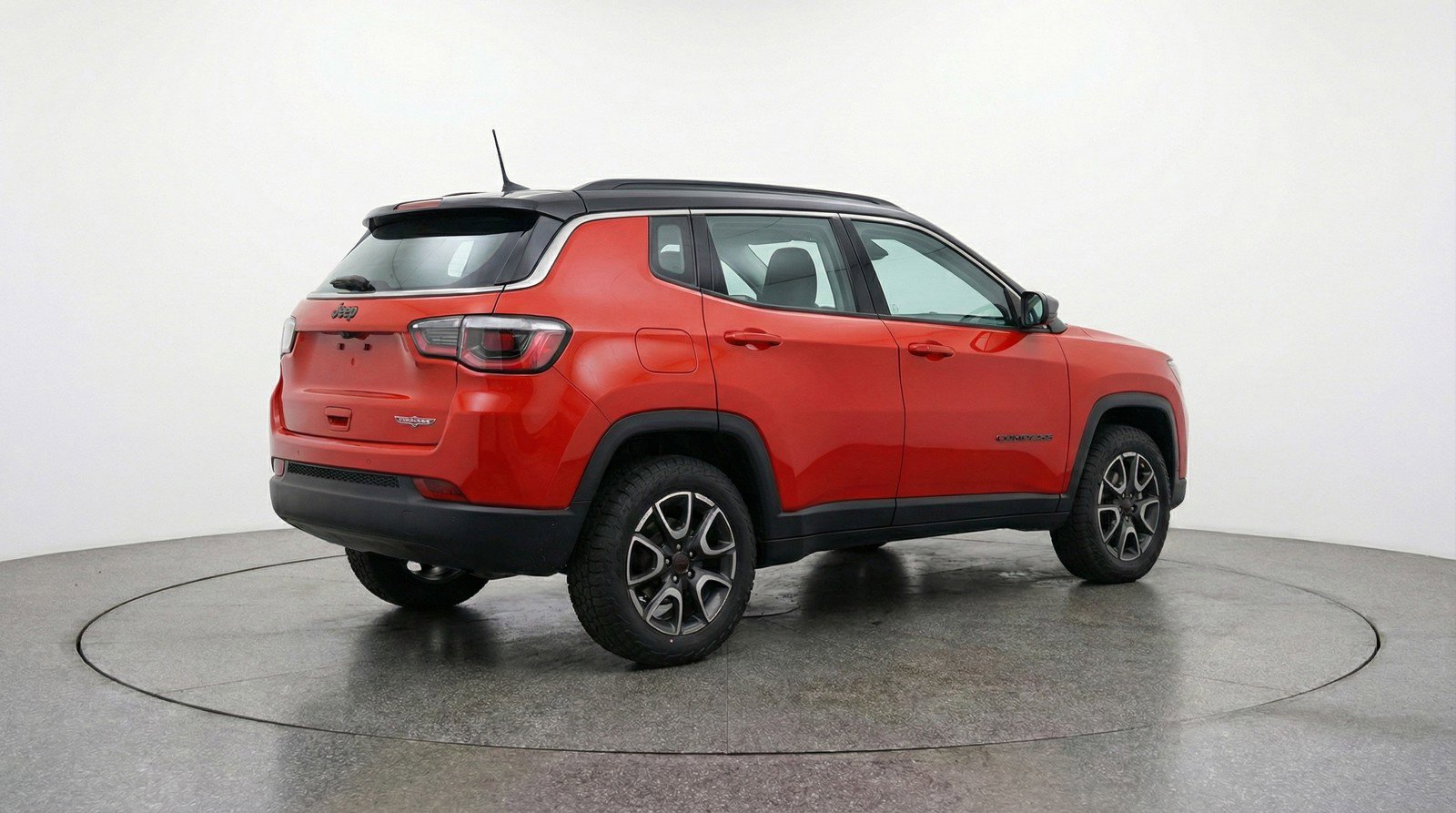 Used 2025 Jeep Compass Trailhawk AWD/4WD image 9