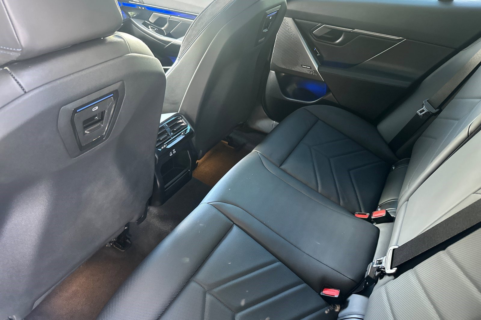 Used 2026 BMW 540i xDrive w/ M Sport Package AWD/4WD image 15