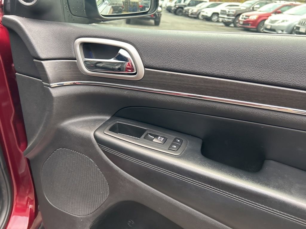 Used 2018 Jeep Grand Cherokee Limited image 48