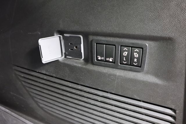 Used 2021 GMC Yukon XL SLT w/ SLT Premium Package image 65