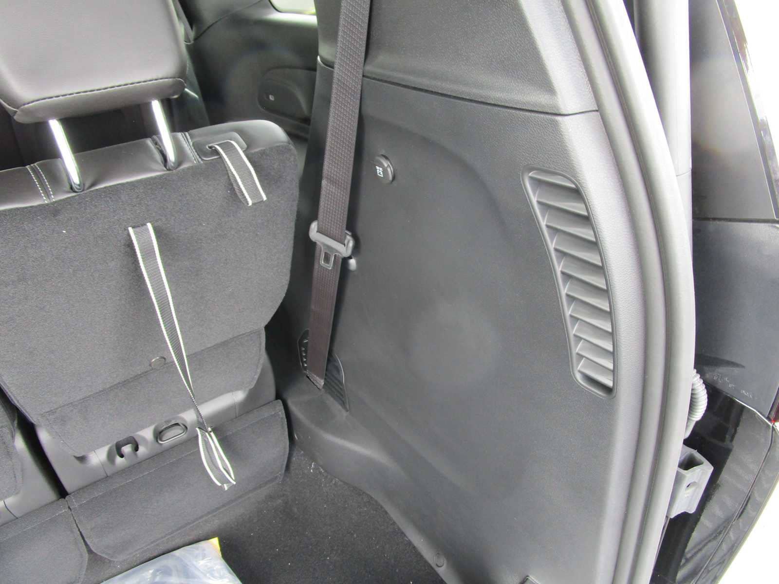 New 2026 Chrysler Pacifica Select FWD image 12