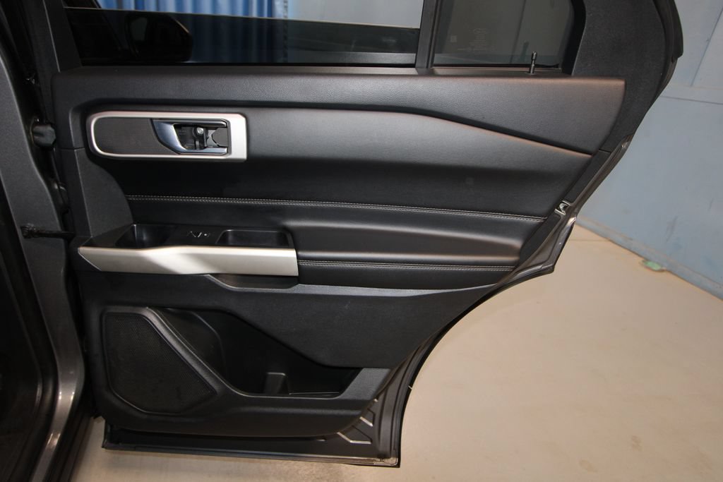 Used 2022 Ford Explorer XLT w/ Equipment Group 202A RWD image 23