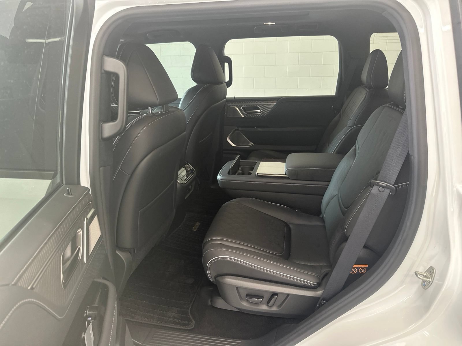 Used 2026 INFINITI QX80 Autograph w/ Premium Cargo Package AWD/4WD image 10