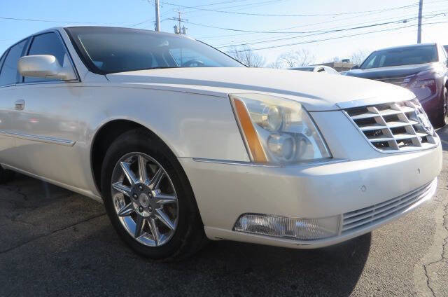 Used 2010 Cadillac DTS Luxury image 18