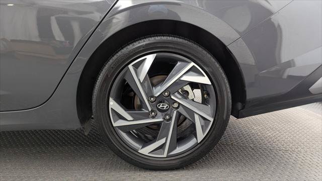 Used 2025 Hyundai Elantra Limited FWD image 29