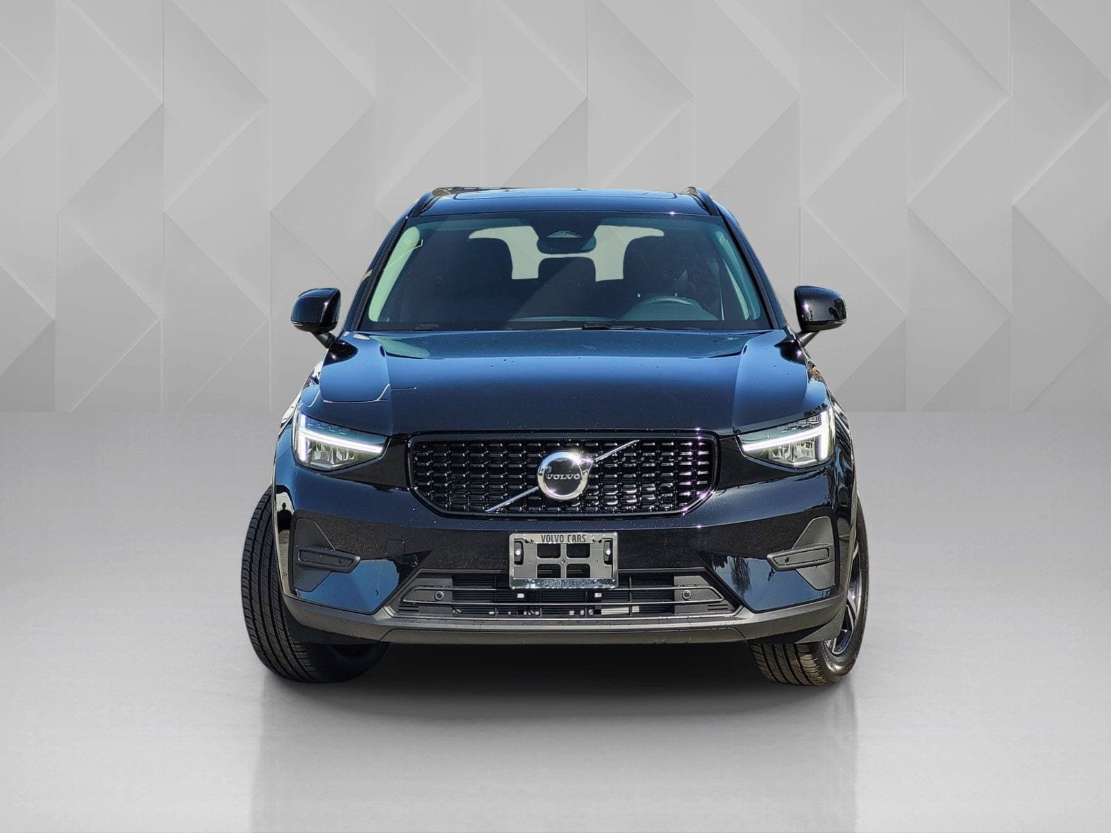 New 2026 Volvo XC40 B4 Core w/ Climate Package FWD image 2