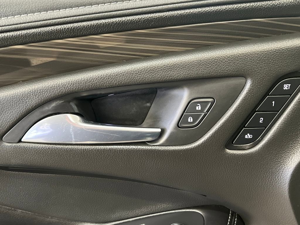 Used 2020 Buick Envision Essence image 33