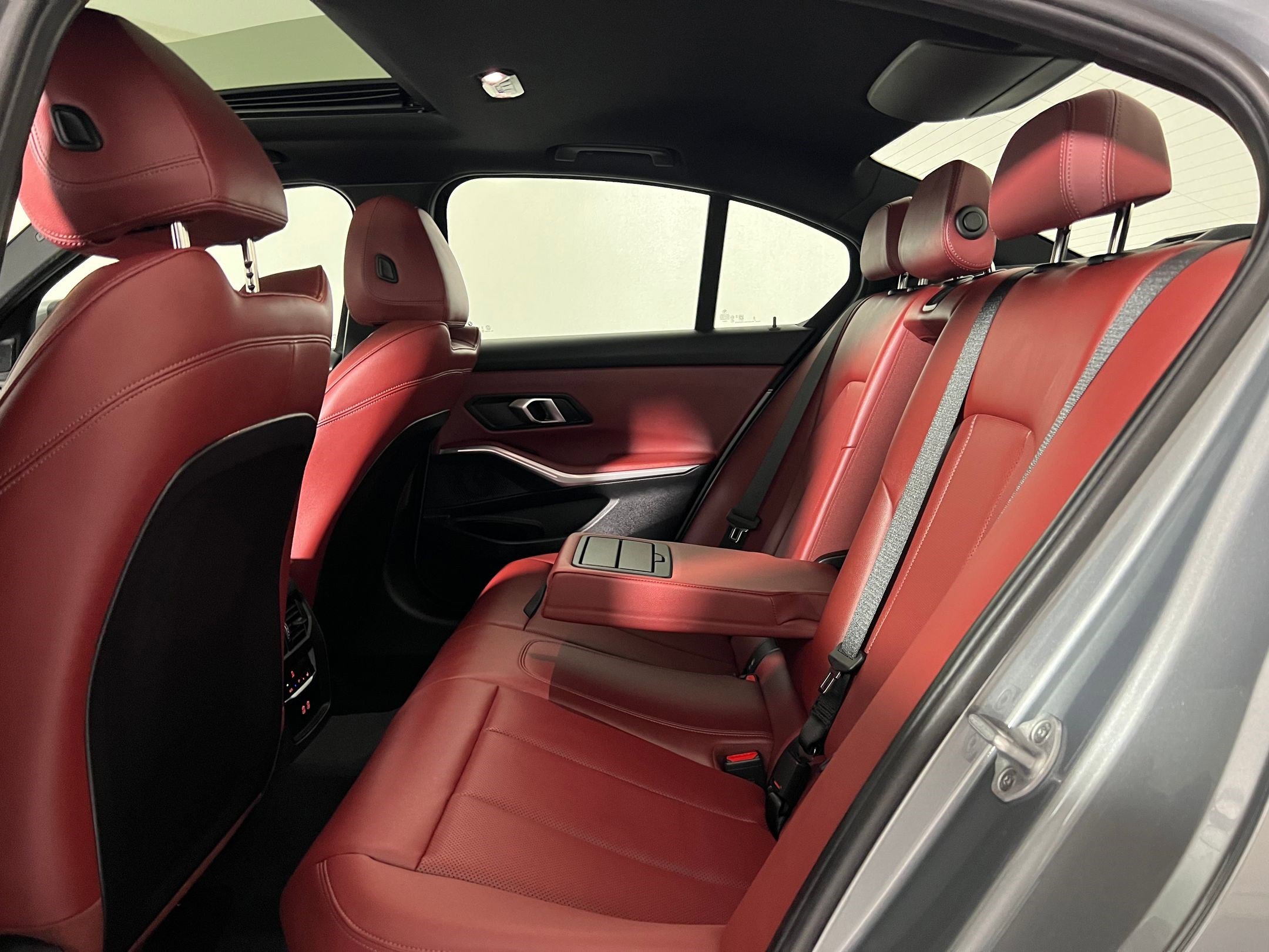 Used 2025 BMW 330i xDrive Sedan w/ Convenience Package AWD/4WD image 32