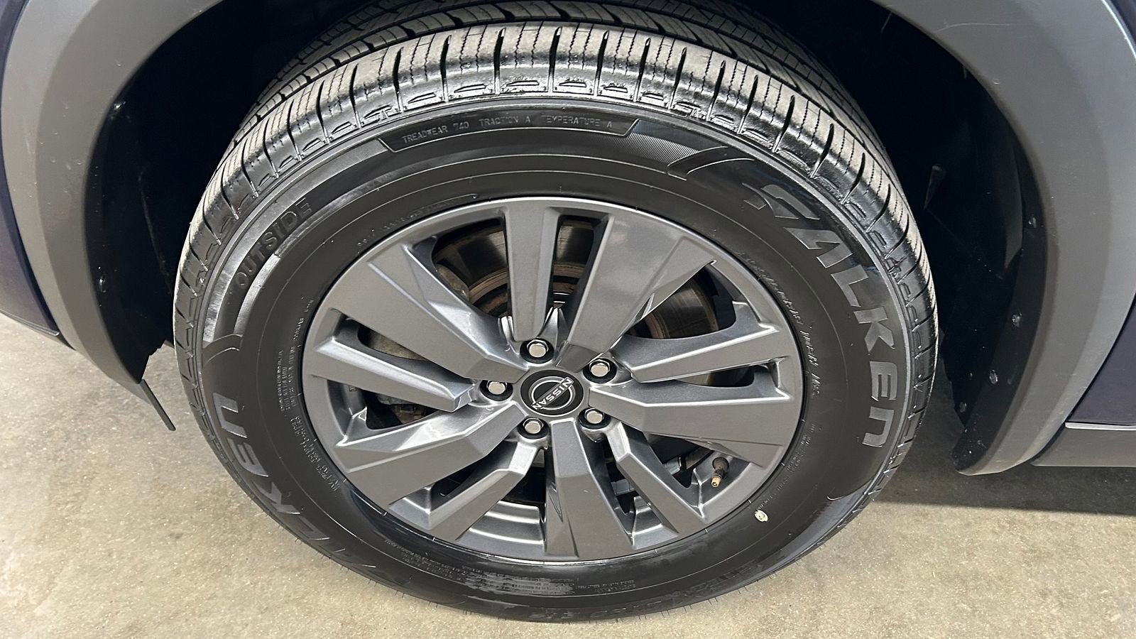 Used 2025 Nissan Pathfinder SV image 8