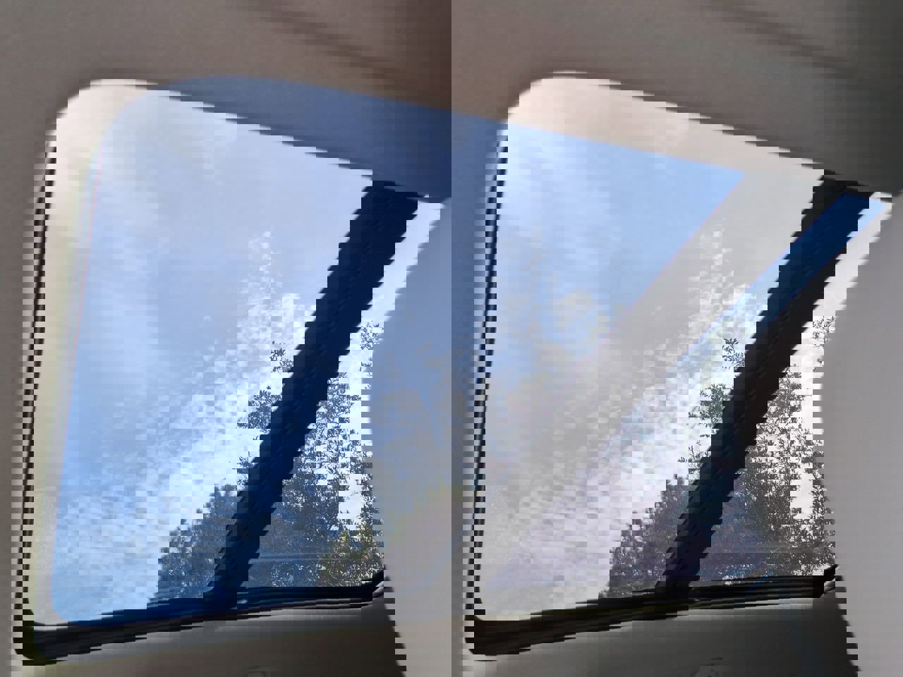 New 2025 Volvo XC40 B5 Plus w/ Protection Package Premier image 18