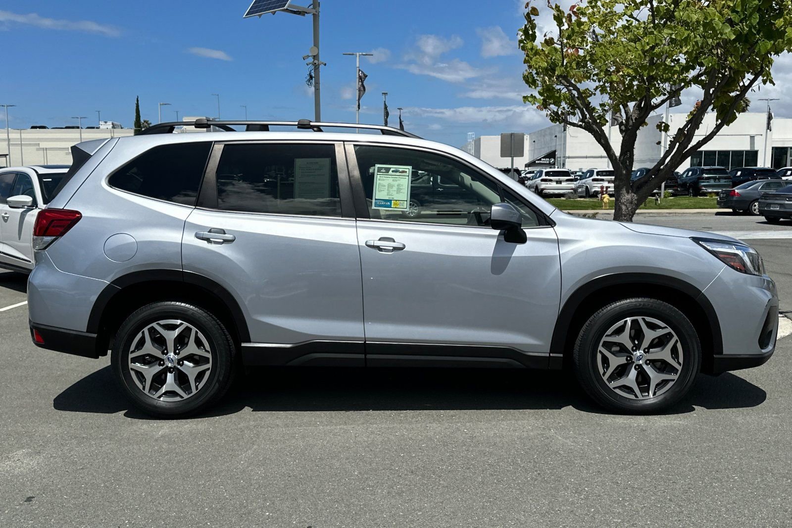 Used 2019 Subaru Forester Premium AWD/4WD image 3