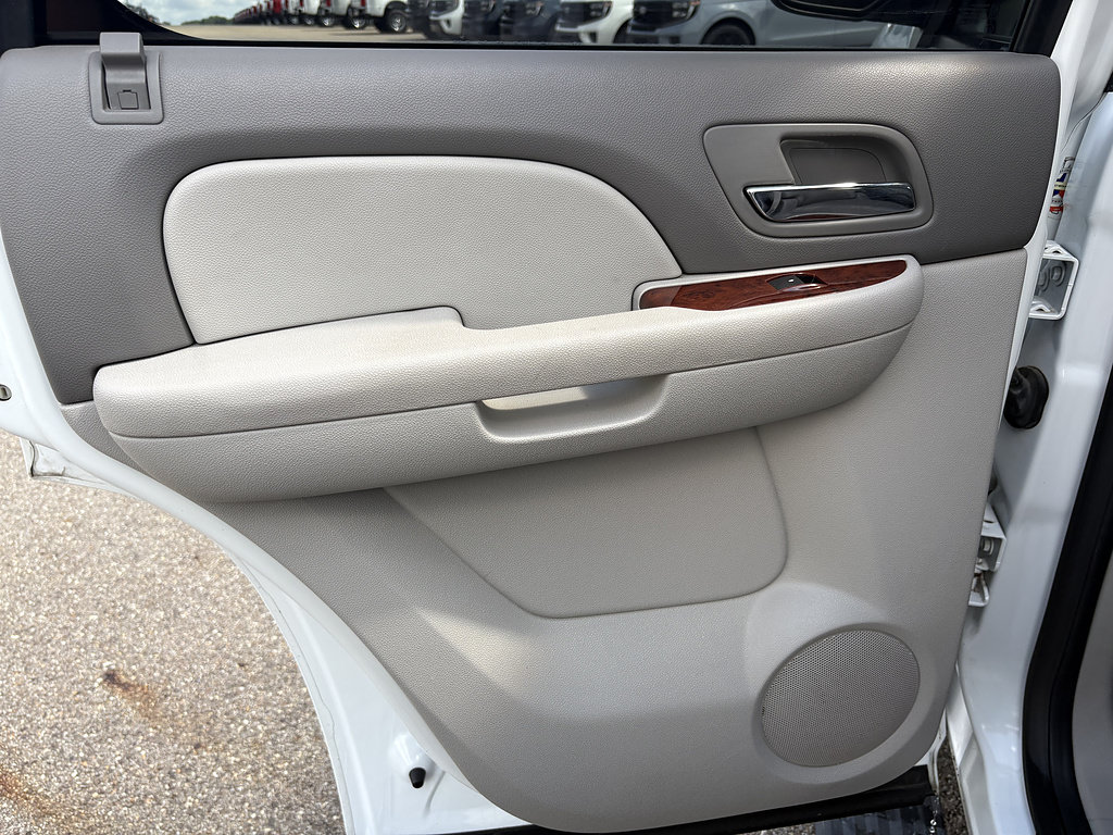Used 2010 Chevrolet Tahoe LTZ RWD image 17