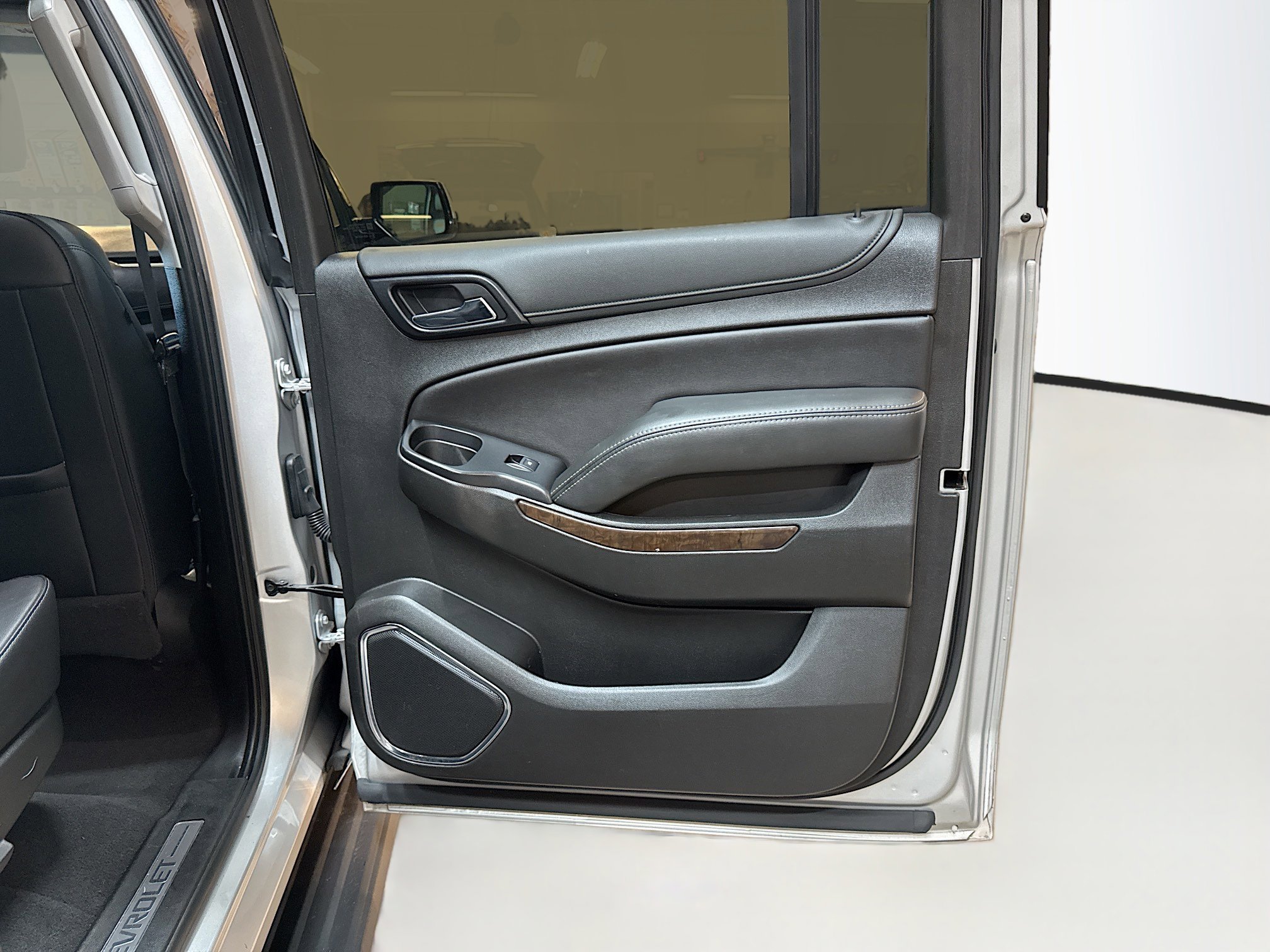 Used 2019 Chevrolet Suburban LT image 32