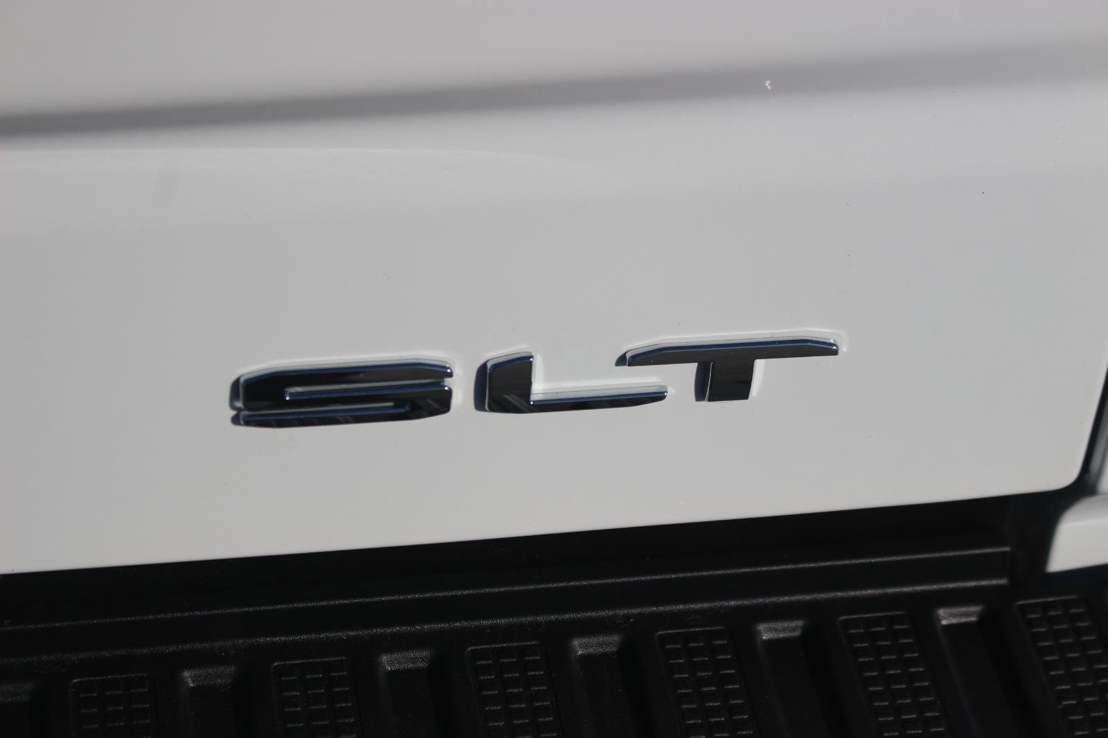 New 2026 GMC Sierra 1500 SLT image 11