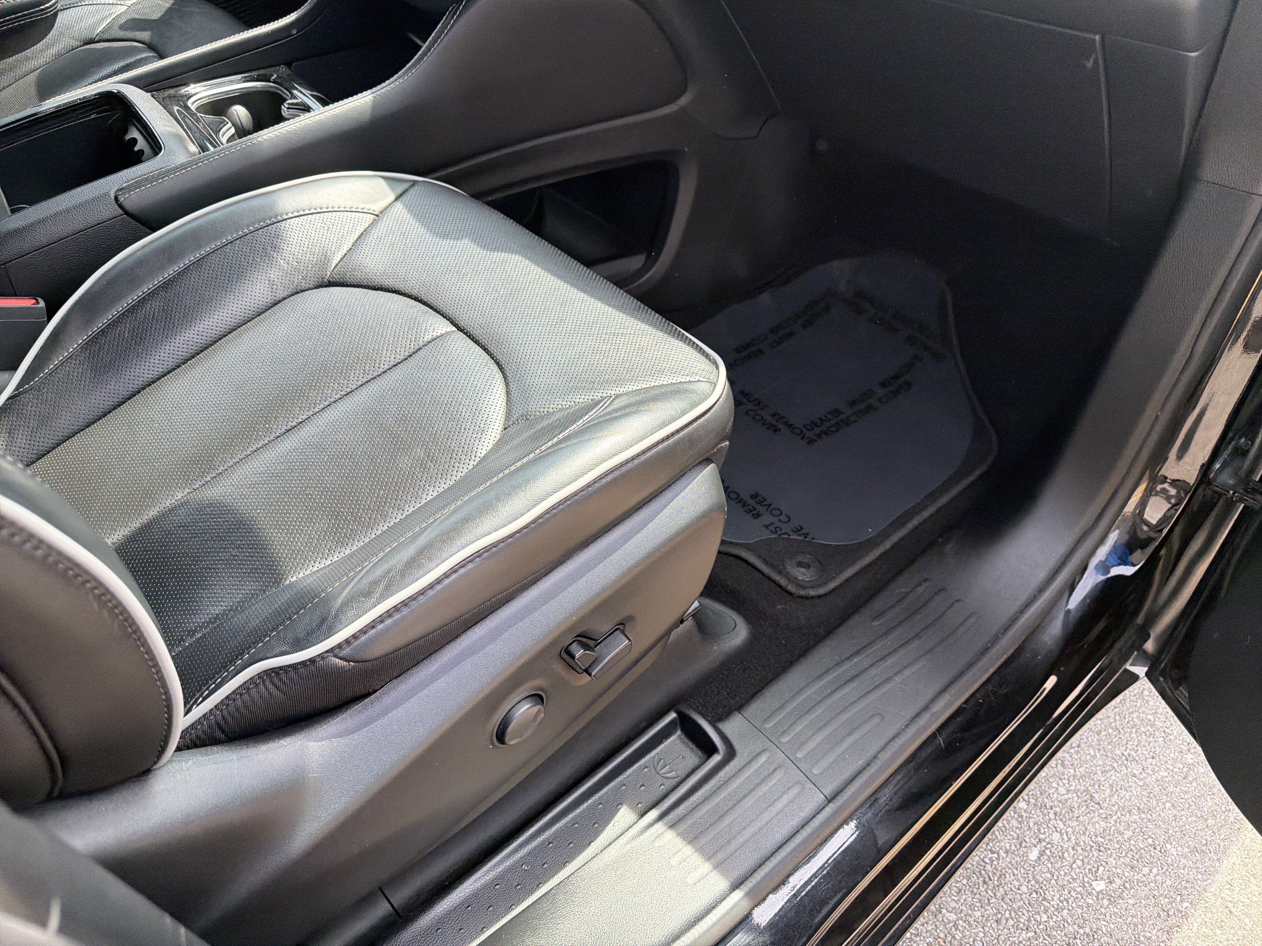 Used 2025 Chrysler Pacifica Limited FWD image 27