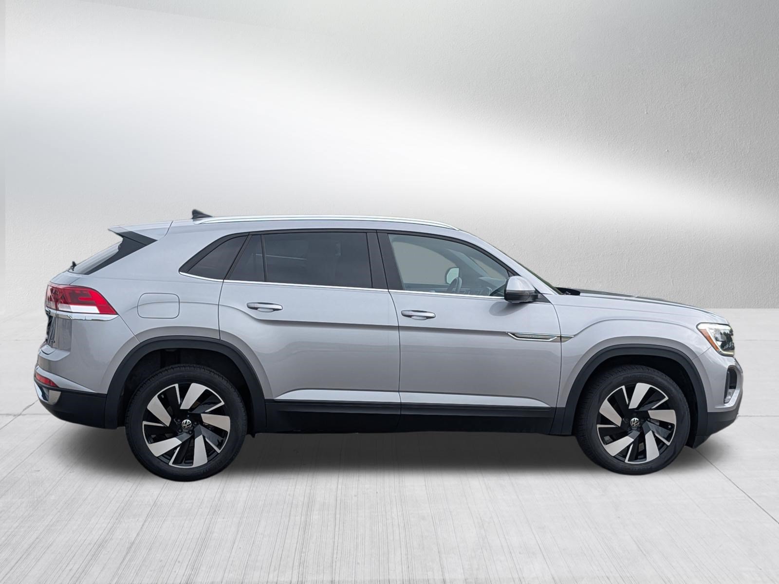 Certified 2024 Volkswagen Atlas Cross Sport SE AWD/4WD image 8