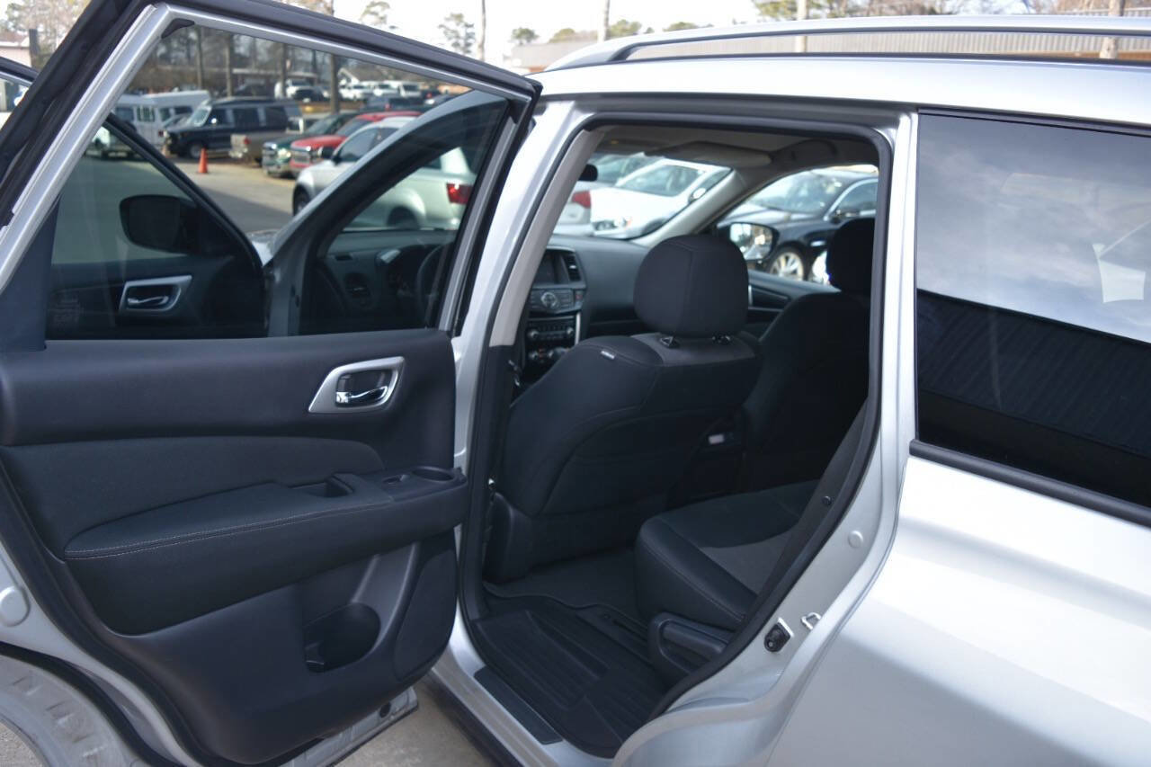Used 2017 Nissan Pathfinder S image 34