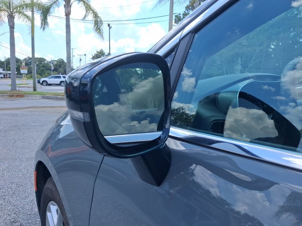 Used 2025 Chrysler Pacifica Select FWD image 17