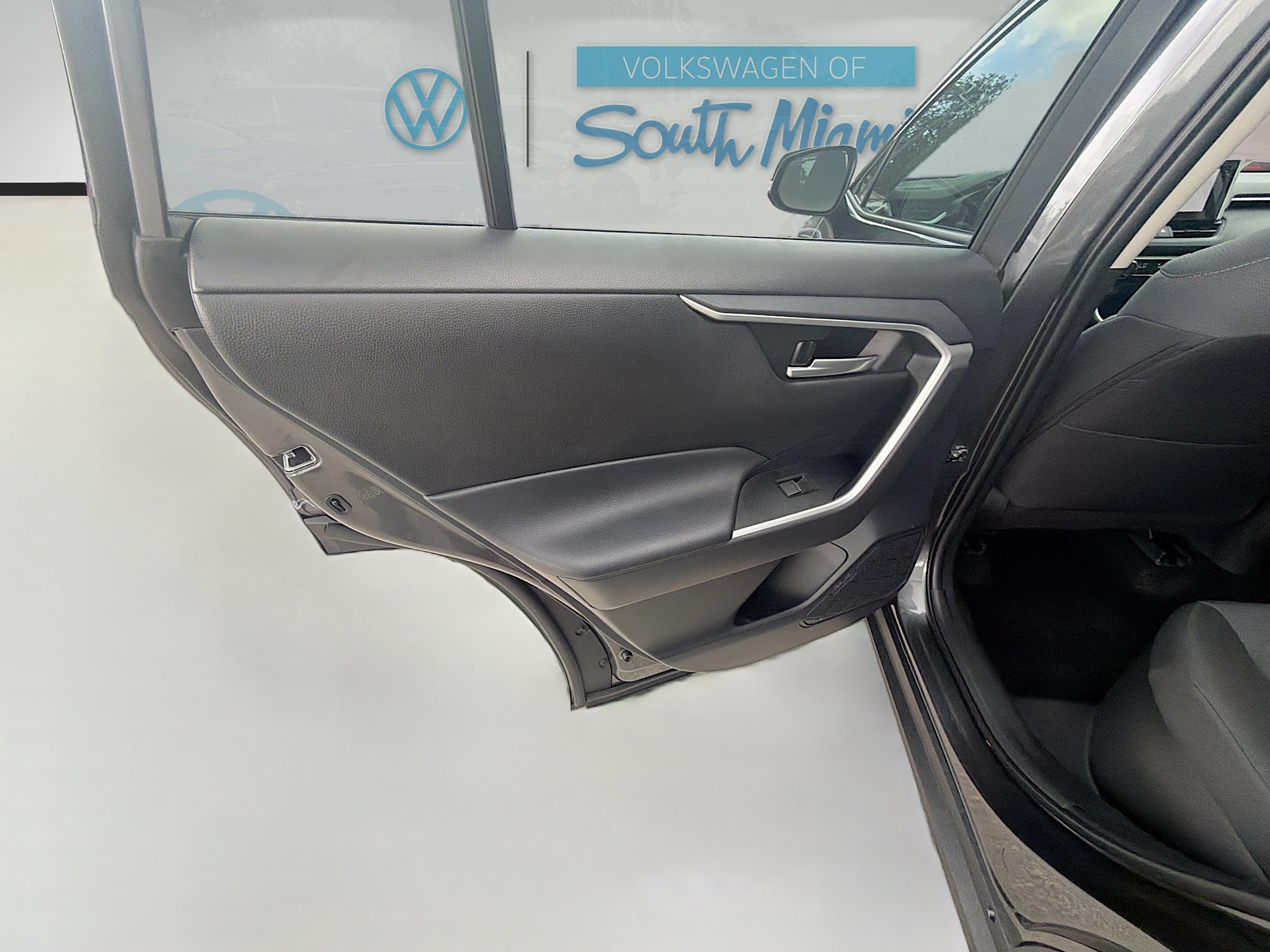 Used 2025 Toyota RAV4 XLE w/ Convenience Package AWD/4WD image 25
