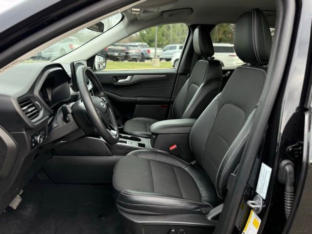Used 2023 Ford Escape SE image 11