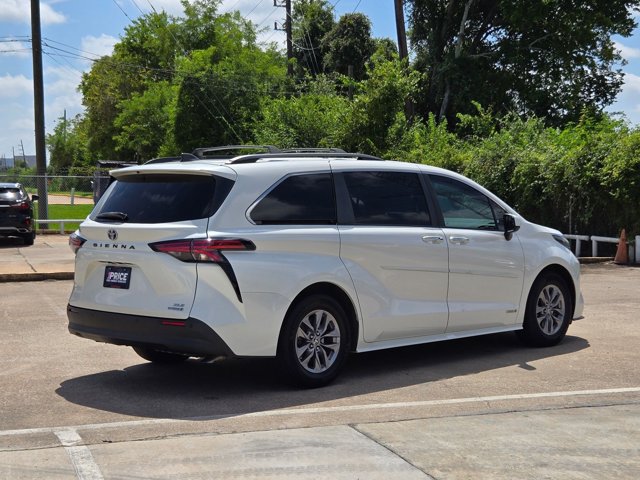 Used 2021 Toyota Sienna XLE FWD image 5