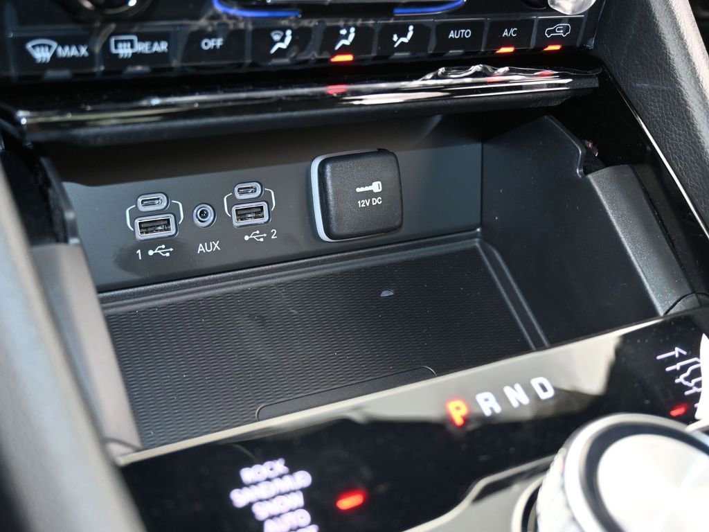 Used 2024 Jeep Grand Cherokee Overland w/ Luxury Tech Group IV image 48