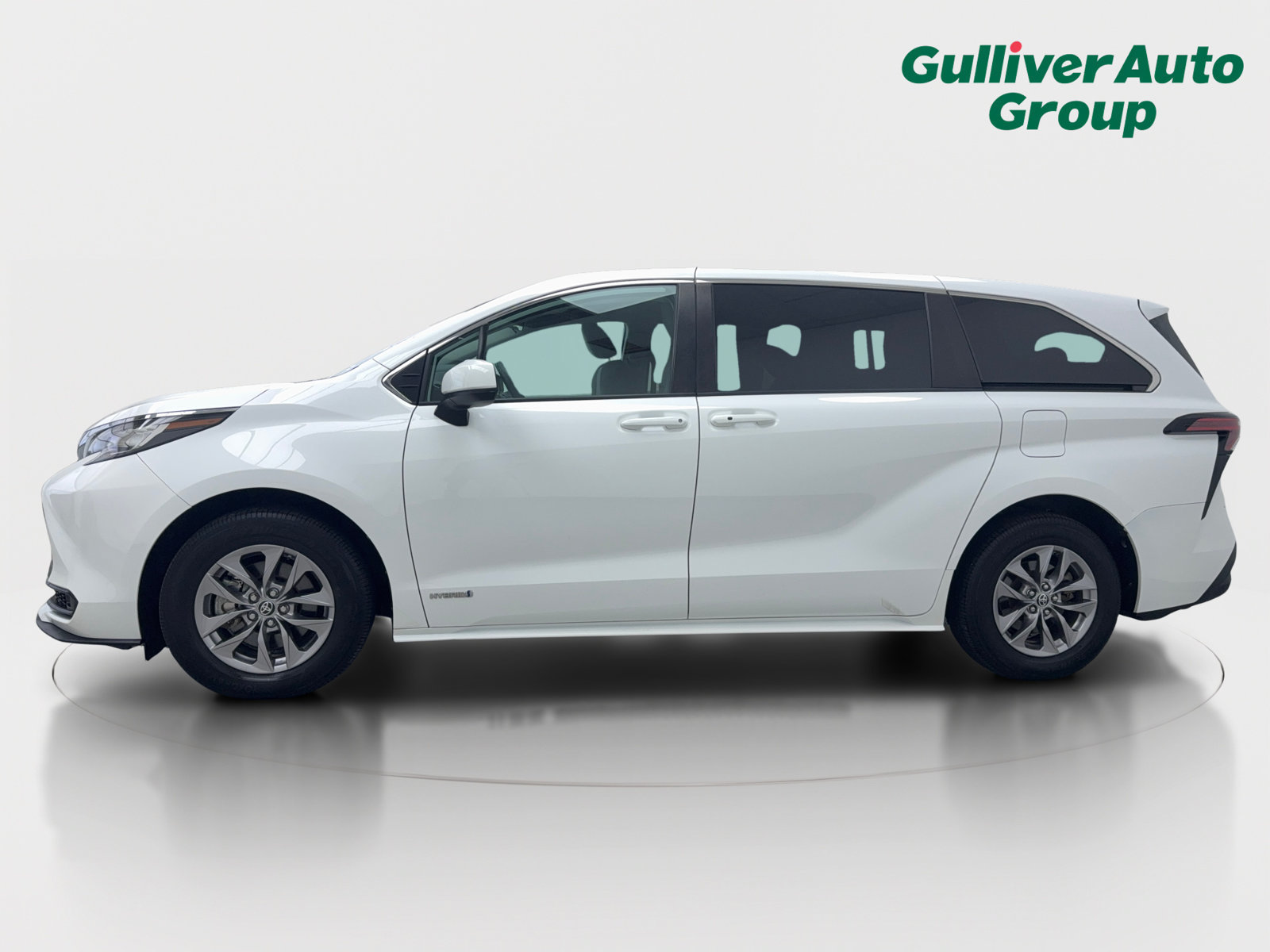 Used 2021 Toyota Sienna LE FWD image 3