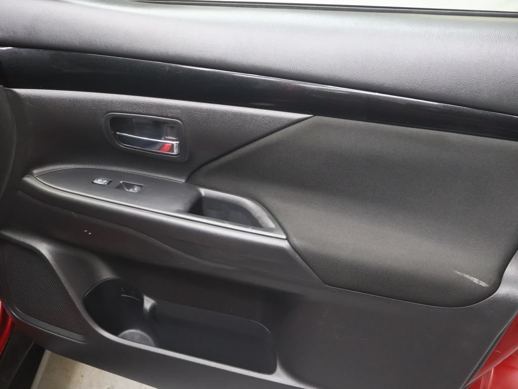 Used 2020 Mitsubishi Outlander ES FWD image 11