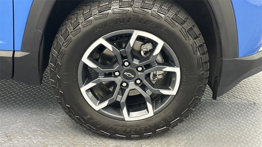 Used 2025 Chevrolet Equinox ACTIV w/ Safety and Technology Package image 22