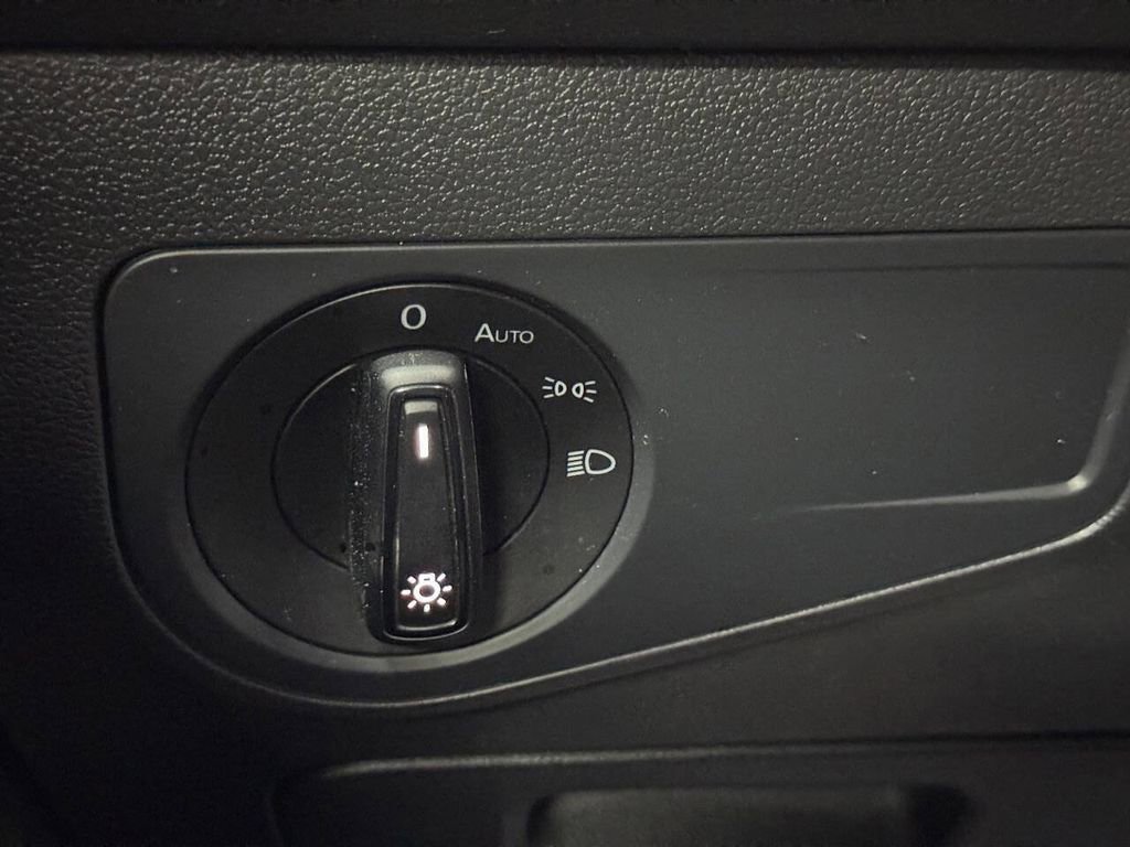 Used 2019 Volkswagen Tiguan S image 30