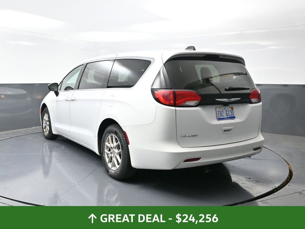 Used 2024 Chrysler Voyager LX image 11