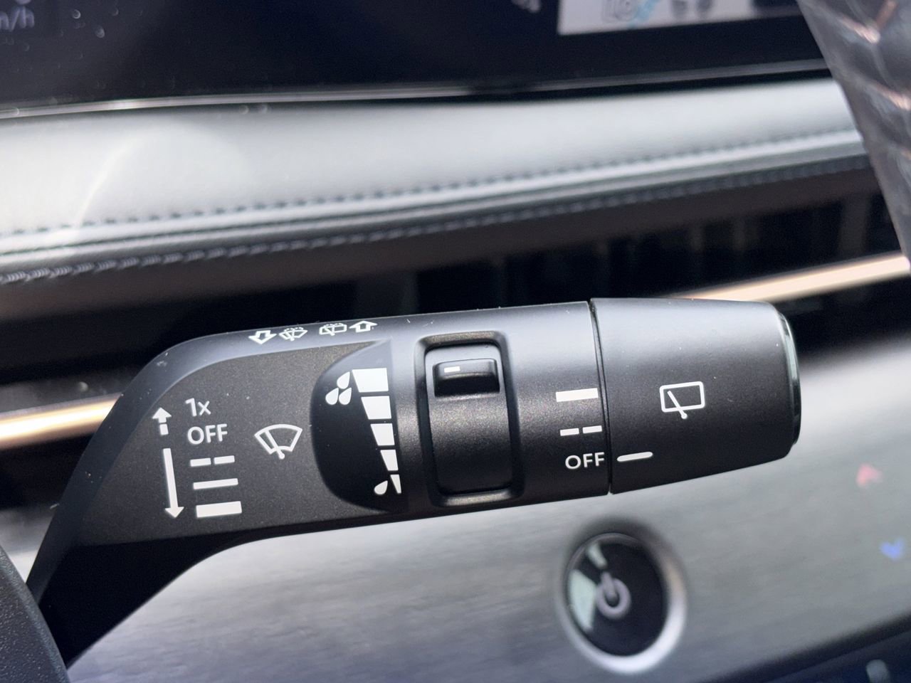 Used 2023 Nissan Ariya FWD image 18