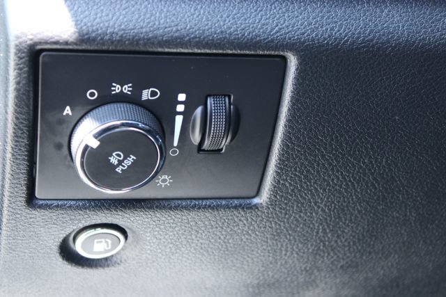 Used 2020 Jeep Grand Cherokee Limited RWD image 12