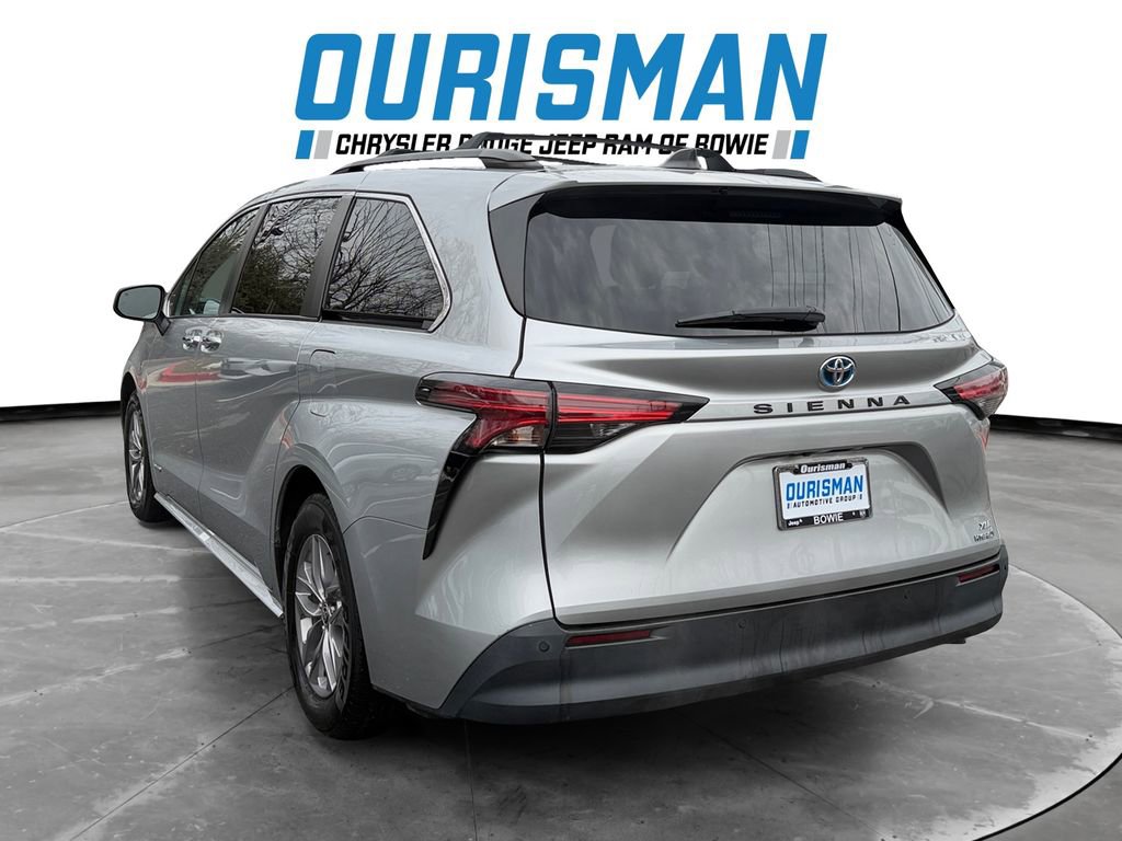 Used 2021 Toyota Sienna XLE image 4