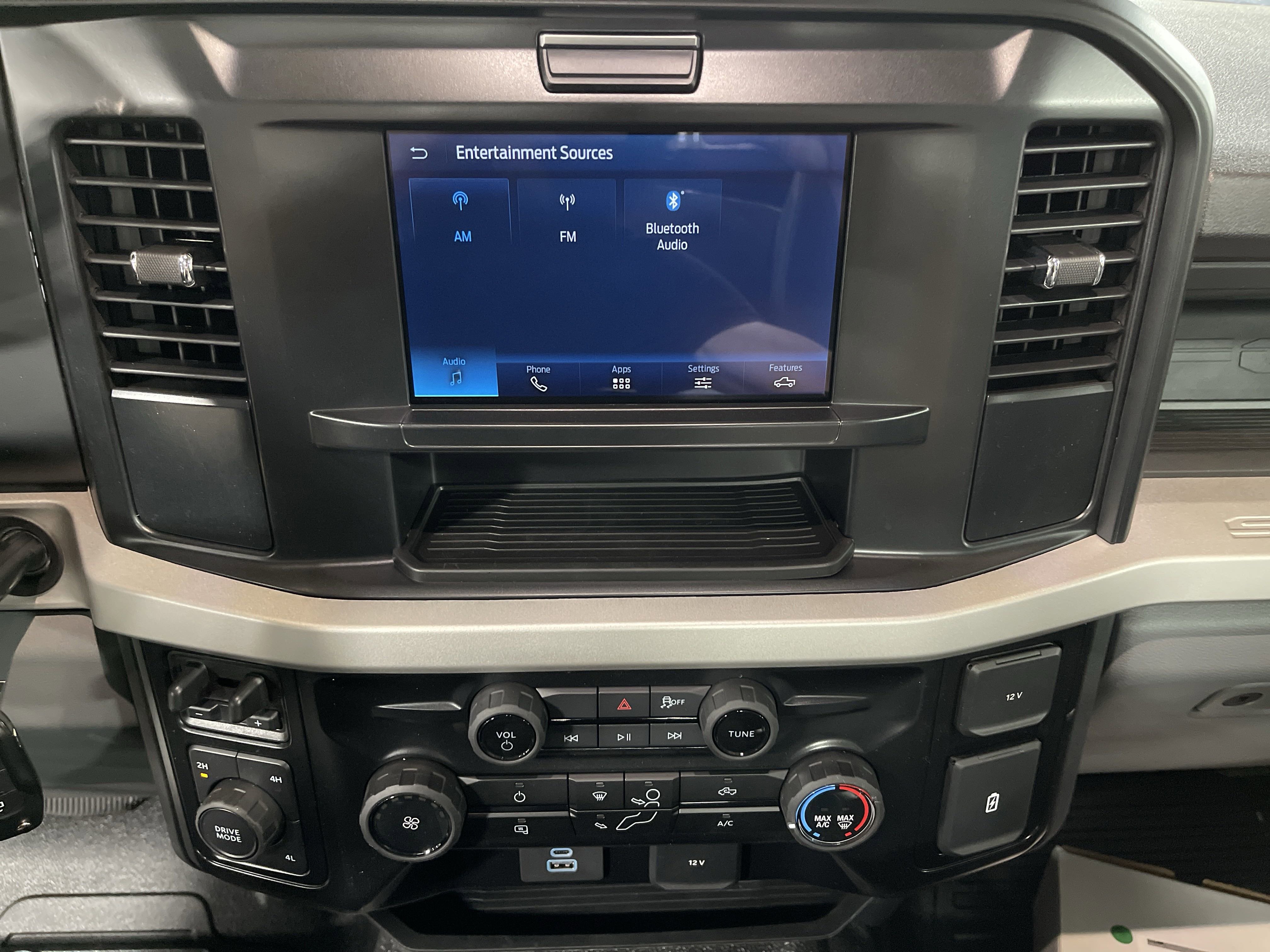 New 2025 Ford F550 4x4 Regular Cab Super Duty image 19
