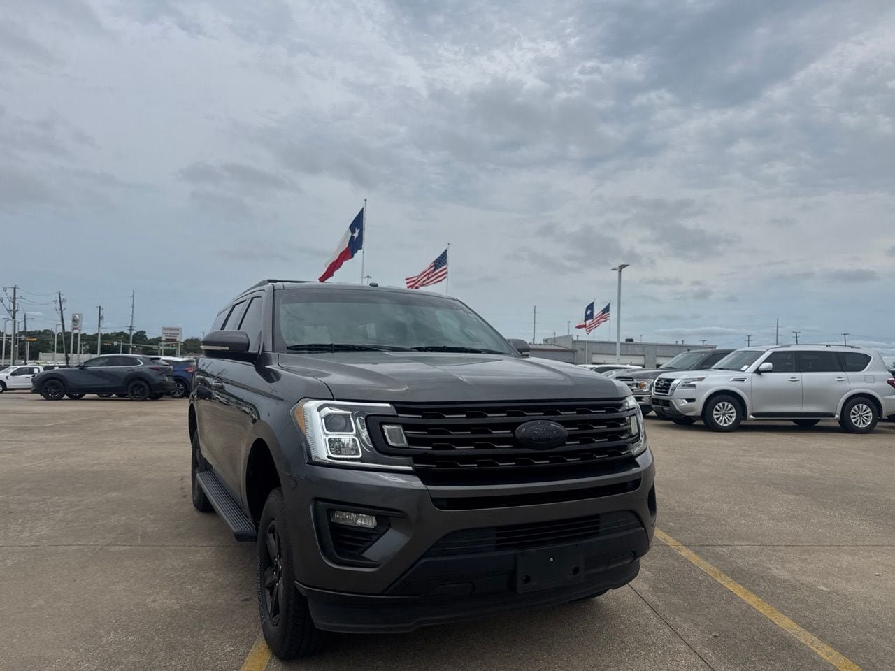 Used 2019 Ford Expedition XLT w/ Equipment Group 201A RWD image 3