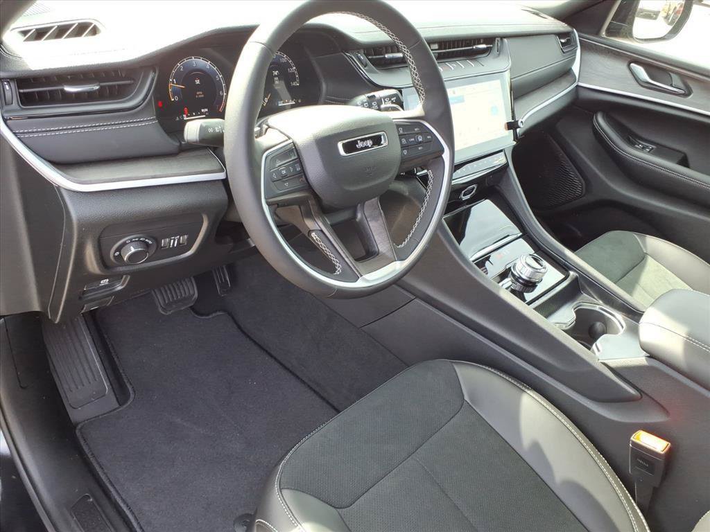 New 2026 Jeep Grand Cherokee Altitude AWD/4WD image 4
