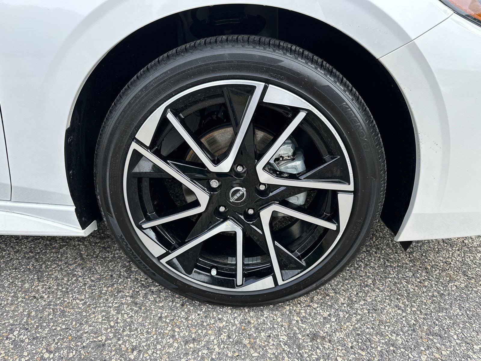 Certified 2025 Nissan Sentra SR w/ SR Premium Package FWD image 10